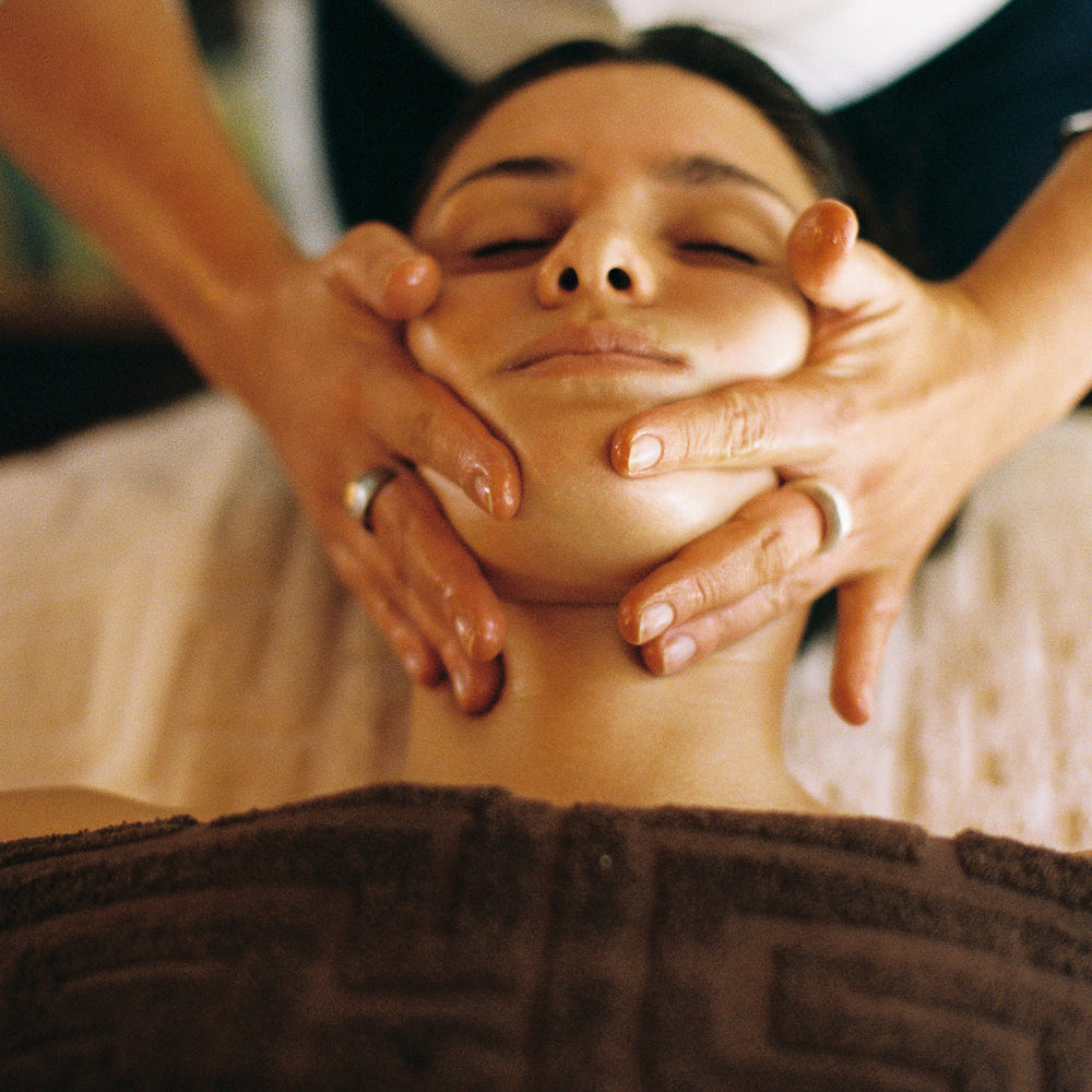 Facial Puffiness, Jaw Tension and Fluid Retention: Why They’re Connected
