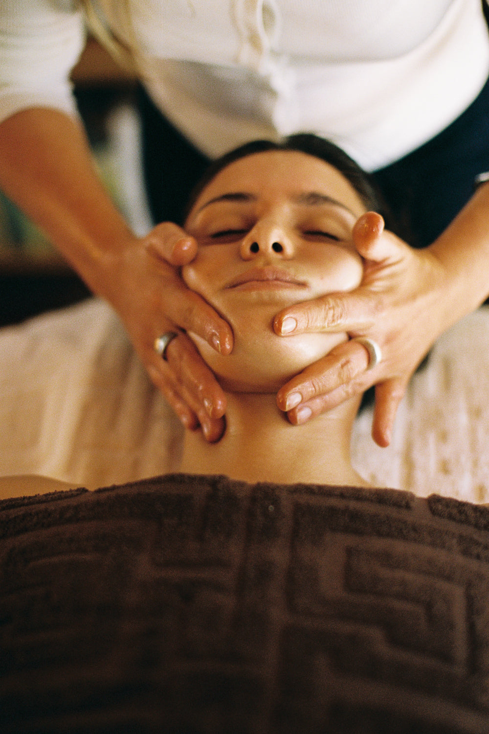 Facial Puffiness, Jaw Tension and Fluid Retention: Why They’re Connected