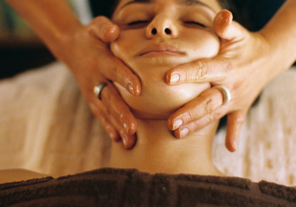 Her Solis facial treatment for the puffiness and jaw-tension guide